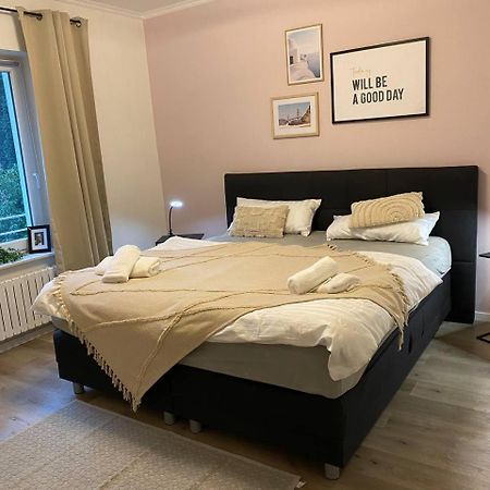 Haus Mit Garten - Kingbett - Wifi - Parkplatz Essen Exterior foto